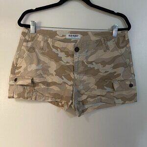 Old Navy beige camo print cargo shorts
